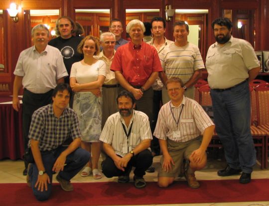 2005. szeptember 5-10. között Pécsett került megrendezésre a Változócsillag Konferencia. Képünkön az AAVSO igazgatója, Arne Henden látható hazai amatőrcsillagászok társaságában