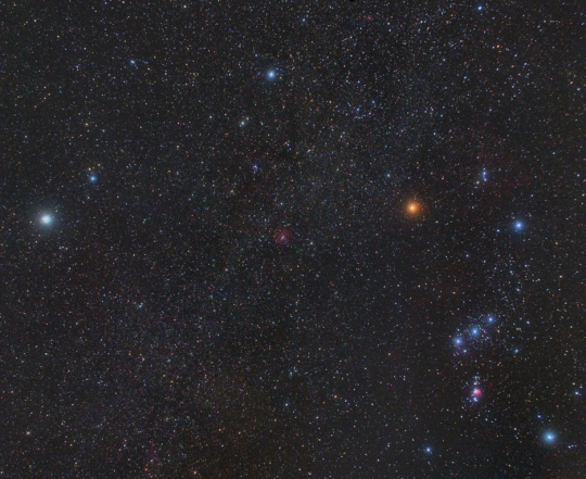 A téli Tejút az Orion és a Monoceros vidékén. A kép közepétől kissé feljebb a Rozetta-köd látható. Kovács Attila, 2009. január 25., 3x8 perc, ISO 800, alapobjektív