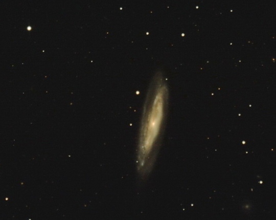 A Coma Berenices látványos Messier-objektuma az M98. Cserna Antal fotója (25 T, Canon EOS 350D, 55x360 s)