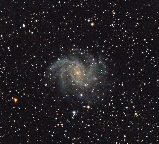 Az NGC 6946 GX Cas Ábrahám Tamás fotóján (20T, Canon 400D, 31 x 1 perc, ISO 800, Zsámbék)