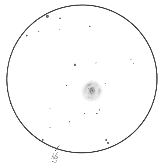 NGC 7354, a Cepheus elfeledett planetáris köde. Talán a katalógusokban közölt, 13m-s fotografikus összfényesség riasztja el az észlelőket tőle, pedig már közepes méretű távcsövekben is megmutatja érdekes szerkezetét. Sánta Gábor rajza 13 cm-es Newtonnal, 163-szoros nagyítással, UHC szűrővel készült.
