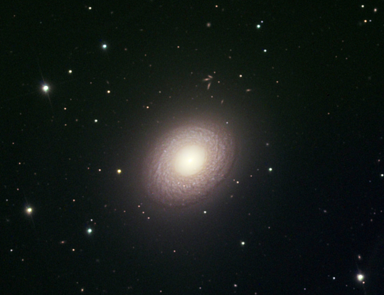 Az NGC 2775 egy 50 cm-es RC teleszkóppal fotózva (Jeff Newton/Adam lock/NOAO/AURA/NSF)