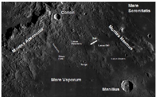 Az Ina a Mare Vaporum északi pereménél a Lacus Felicitatis keleti pereménél levő kis lapos magaslaton, plátón helyezkedik el. A terület megtalálását megkönnyíti a holdi Appenninek és Haemus hegység is, illetve a plátótól délre lévő Yangel kráter is. További jelentősebb kráterek a közelben a Manilius és Conon kráterek is. További ritkán észlelt érdekes alakzat a Rima Conon is. (kép: NASA LRO/LROC WAC holdi részlet a szerző által felíratozva).