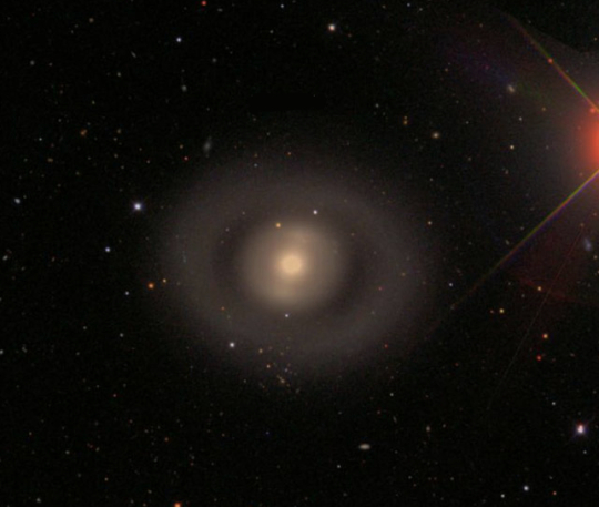 Az NGC 2859 az SDSS felvételén