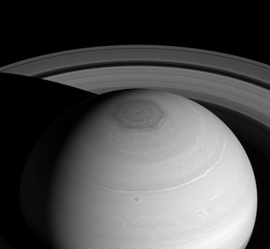 A Szaturnusz északi pólusvidékén található hatszög alakú légköri képződmény, a Hexagon.