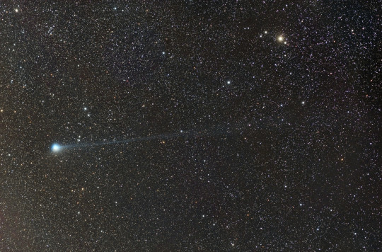 A Jacques-üstökös július 30-án Pjotr Dzikowski felvételén, amelyet Görögország déli részéről készített Takahashi 106-os apokromáttal, ST11000M kamerával LRGB technikával (L 27 perc, RGB 20 perc).