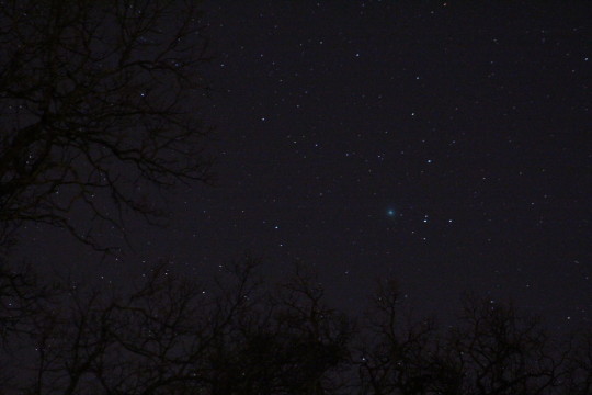Az a kis kék folt a Lovejoy-üstökös (december 26-án). 