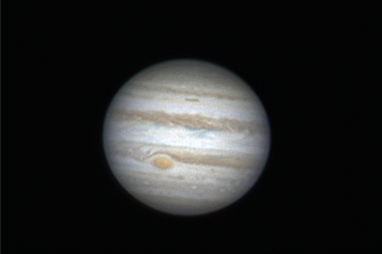 Habár ez a Jupiter-felvétel még februárban készült, a bolygóóriás áprilisban is kiválóan észlelhető. Kurucz János fotója február 7-én készült, 25 cm-es Cassegrain-távcsővel.