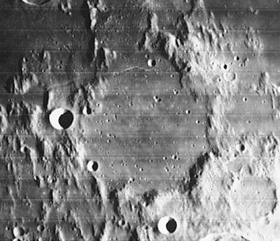 A Flammarion-kráter a Lunar Orbiter IV felvételén. A kráter a nagy francia ismeretterjesztő csillagász emlékét őrzi.