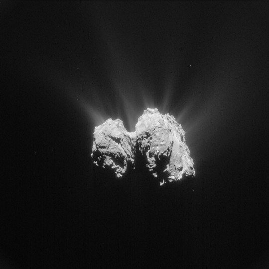 Közelkép a Churyumov-Gerasimenko-üstökösről (a Rosetta felvétele). 