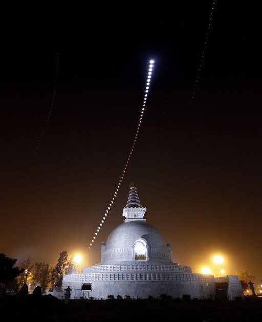 Chander Devgun felvételsorozata a 2011 nyarán lezajlott holdfogyatkozásról (Delhi, India)