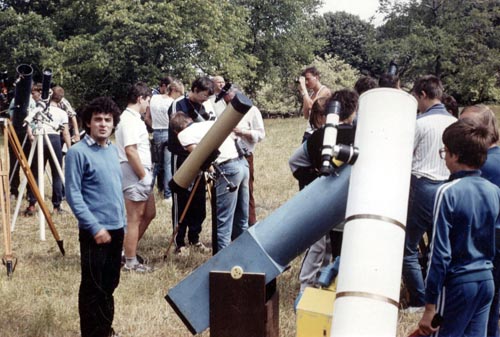 Amatőrök és távcsöveik a Meteorról elnevezett első észlelőtáborban, a Meteor ‘88-on