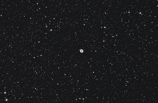 Az M57 és vidéke Váradi Nagy Pál 2017. június 3-án készült tesztfelvételén. 150/750-es Newton-reflektor, Canon 1100Da, 150/750-es Newton-reflektor. (csillagtura.ro)