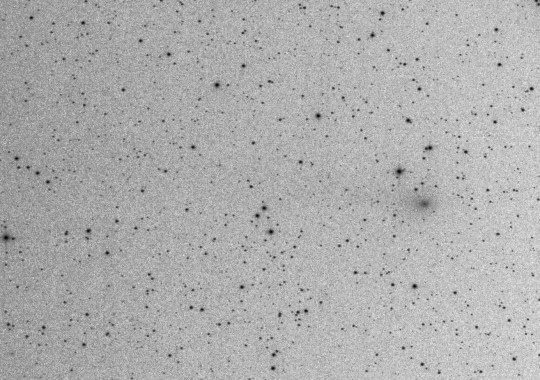 A C/2016 R2 (PANSTARRS) Nagy Mélykuti Ákos felvételén. 2018.03.08-án 200/800-as Newton távcsővel készült 9x50 másodperces képen is éppen csak sejthető az üstökös.