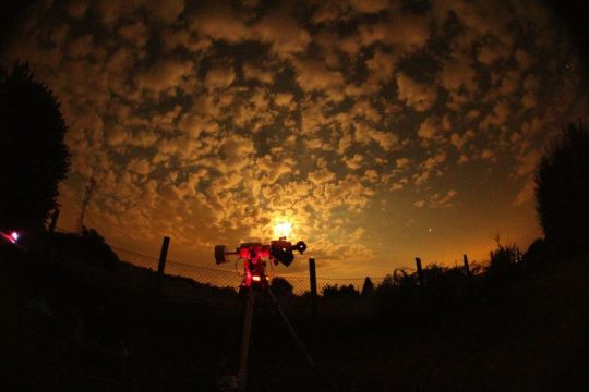First light! Csukovics Tibor varázslatos felvétele a július 16-i holdfogytakozásról, az észlelőrét déli végéből.