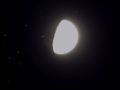 Kibukkan a Fiastyúk egyik fényes csillaga, az Alcyone a Hold sötét oldala mögül (Balogh Gábor és Sebők László felvétele, 2006. 09. 12., 22:42 NYISZ 100/600 refraktor, Canon EOS 350D, 2 sec, ISO 400)