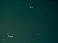 Az üstökös október 27-én este (Budapest, 2006.10.27 17:12 UT, Canon EOS 350D + 5.0/185 tele, ISO 1600, 11x15 sec)