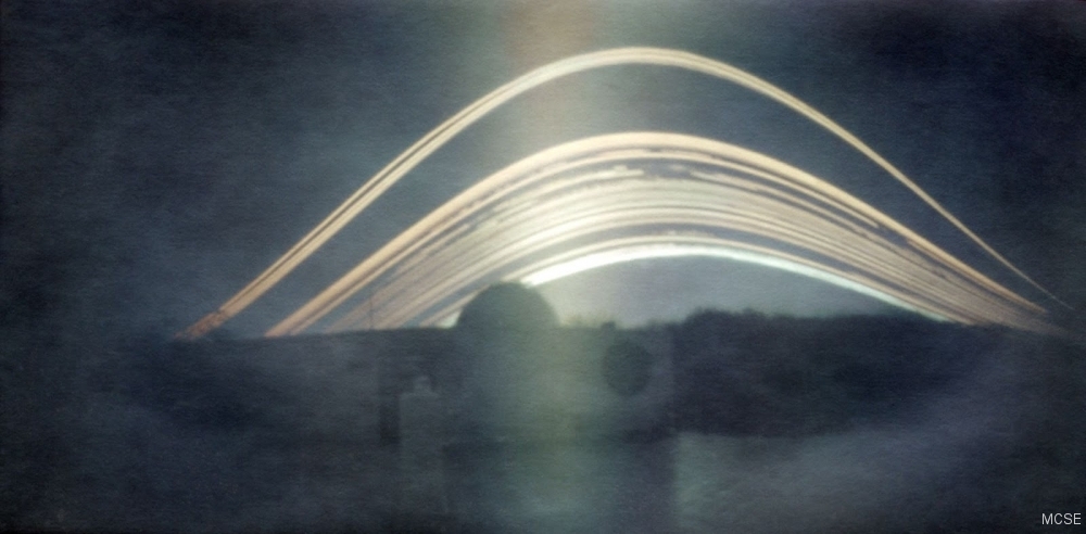 Kiss Szabolcs képe a Polaris Csillagvizsgálóról.  A képen a nap útjában látható egy üres rész, amikor rá volt csúszva a lyukra a szigetelőszalag (október 15-ig). A teljes felvétel 2011.09.24 és 2011.12.17 között készült.