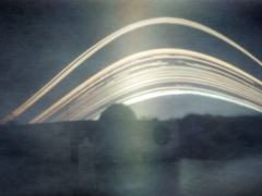 Kiss Szabolcs képe a Polaris Csillagvizsgálóról.  A képen a nap útjában látható egy üres rész, amikor rá volt csúszva a lyukra a szigetelőszalag (október 15-ig). A teljes felvétel 2011.09.24 és 2011.12.17 között készült.